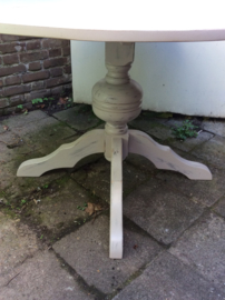 Ronde tafel ‘old look’ afgewerkt