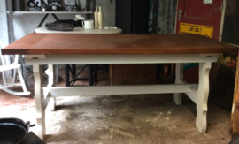 Massief houten tafel met Whitewash onderstel