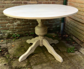 Ronde tafel ‘old look’ afgewerkt