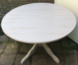 Ronde tafel ‘old look’ afgewerkt