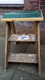 Handgemaakt houten trapje voor decoratie