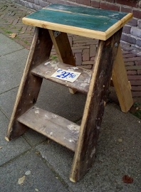 Handgemaakt houten trapje voor decoratie