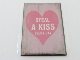 Magneet ' Steal a kiss every day'