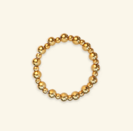 Mable. Refined gold ring