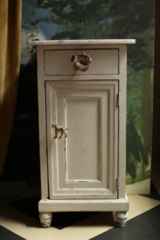 Doing Goods Knob Hibiscus "Hailey"