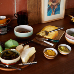 HKliving 70's Noodle bowl  "Geyser"| bruin met blauwe rand