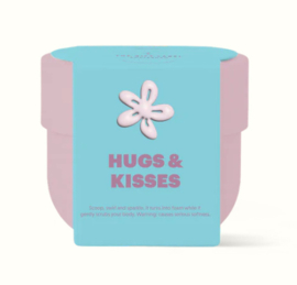 The Gift Label Fluffy Scrub "Hugs & Kisses"