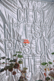 HKliving Wall art 'Ceci n'est pas un hôtel'