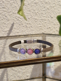 Qoss Armband "Milo" grijs leer en paars roze stenen | maat L