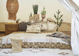 Madam Stoltz Flowerpot on base medium | Powder brown