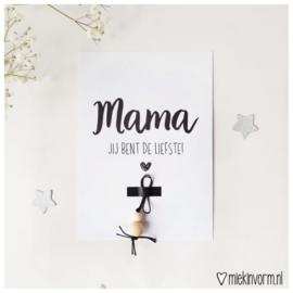 MIEKInVorm Ansichtkaart + gelukspoppetje "Mama voor jou"