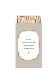 Zusss | lucifers "lieverd, geniet van deze dag" | beige