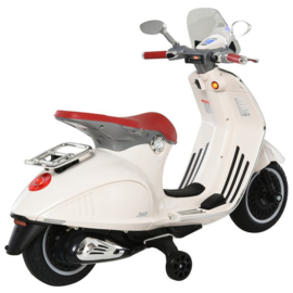 Vespa wit 6v  met usb en verlichting ( gratis windscherm )