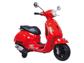 Vespa rood 6v met usb en verlichting ( doos beschadigd )