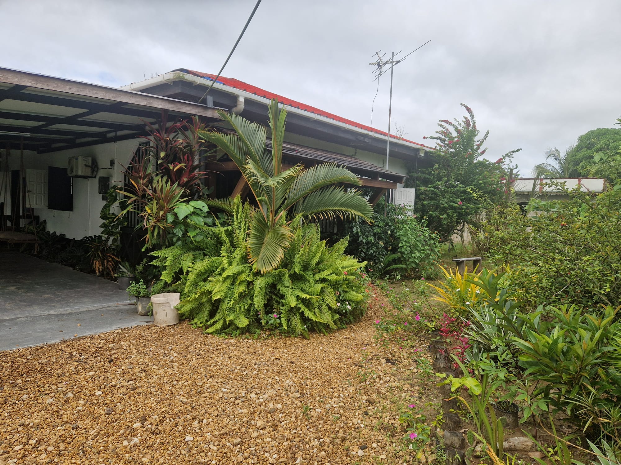 Te Huur: Comfortabele Eengezinswoning aan de Fredrikshoopweg – Wanica, Suriname