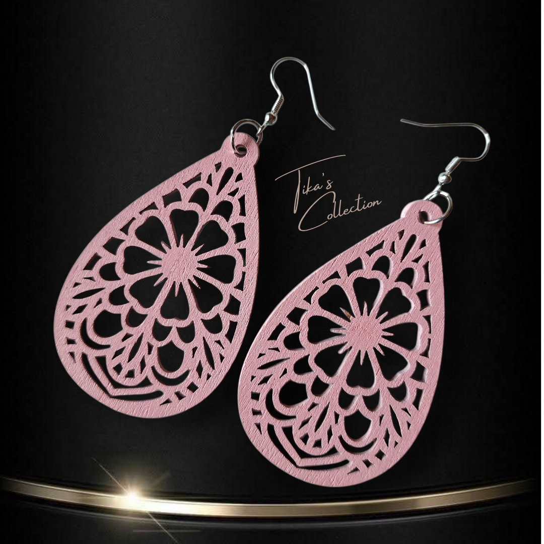Houten oorbellen roze ~ Tika's Collection