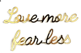 Zelfklevend - Love more fear less