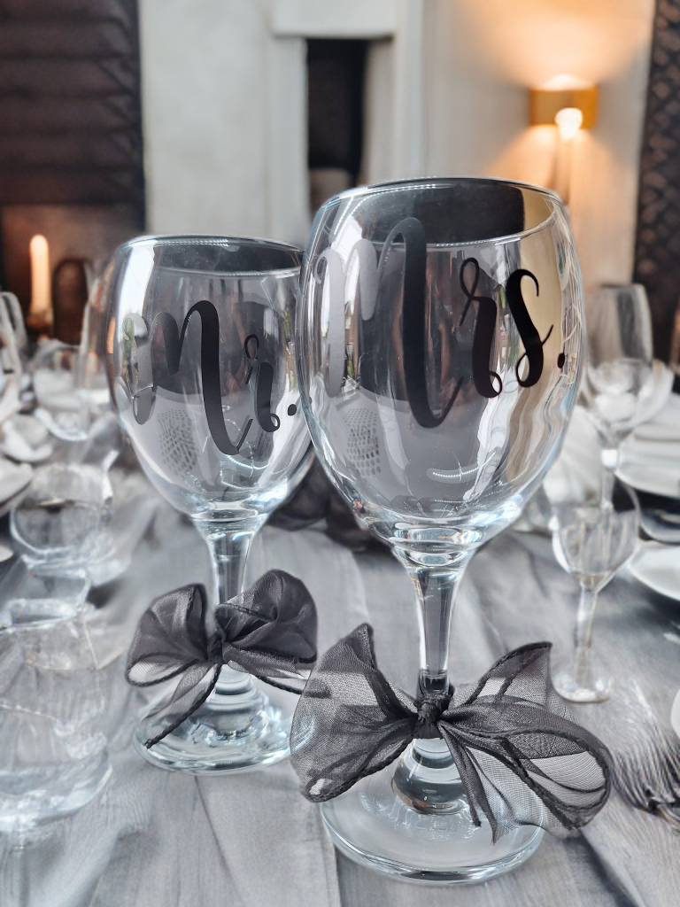 Set van 2 wijnglazen Mr & Mrs - zwart