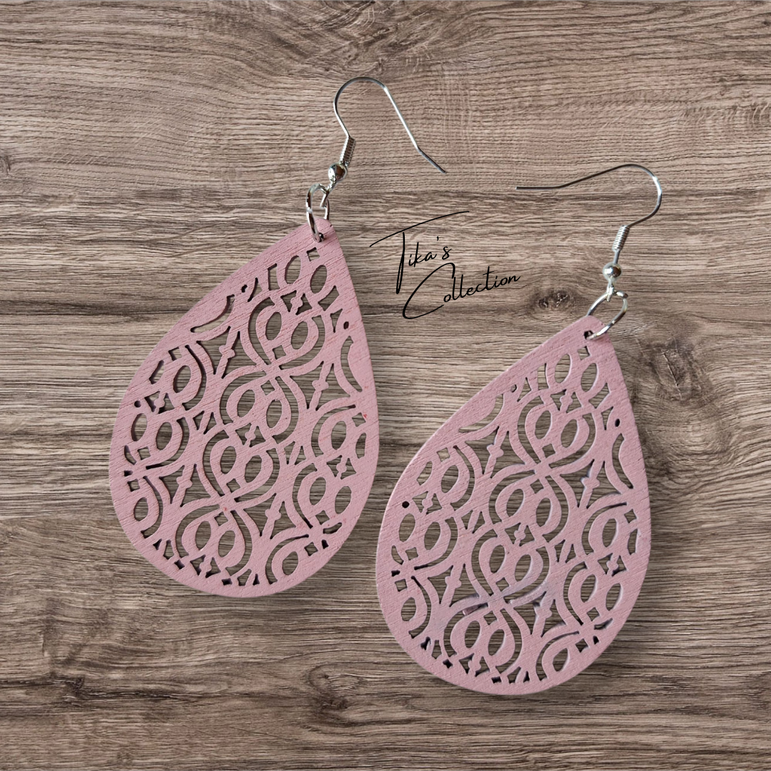 Houten oorbellen roze ~ Tika's Collection