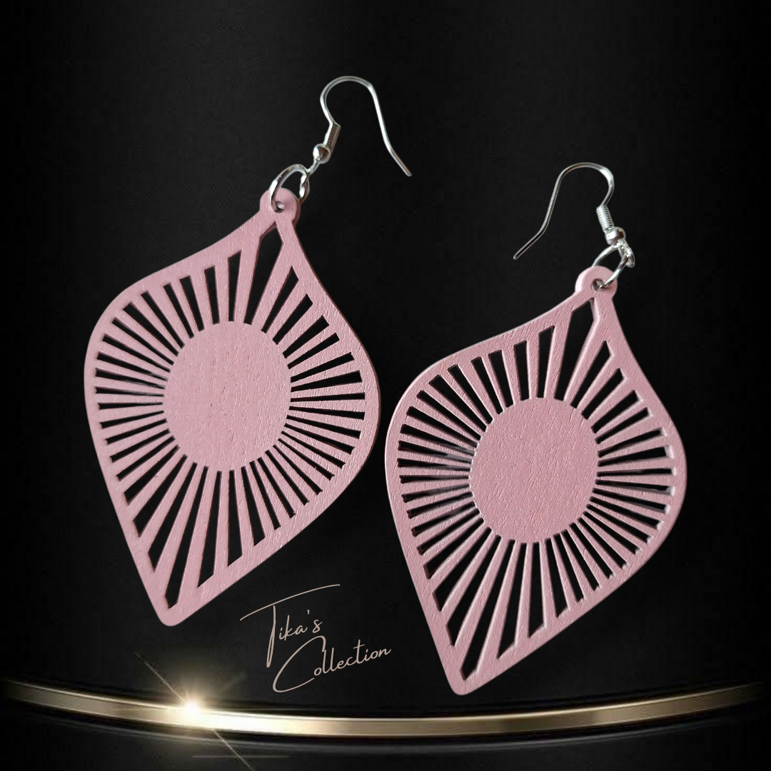 Houten oorbellen roze ~ Tika's Collection