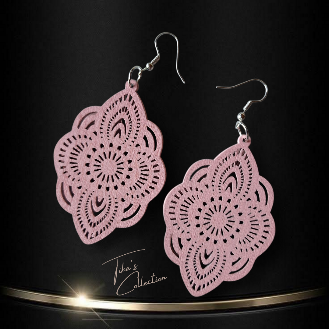 Houten oorbellen roze ~ Tika's Collection