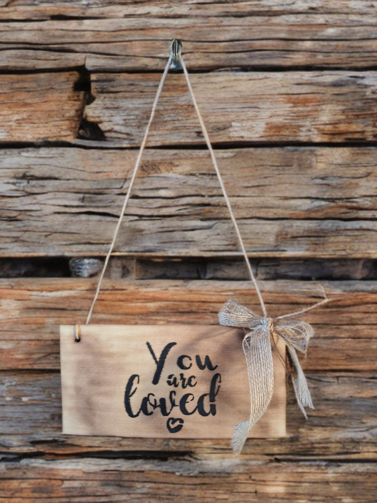 Decoratieplaatje in hout - You are loved
