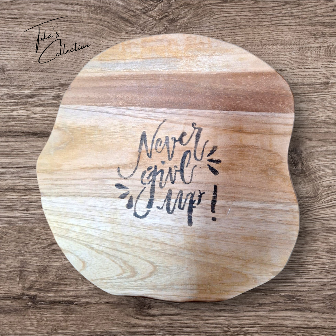 Houten decoratie  - Never give up ~ Tika's Collection