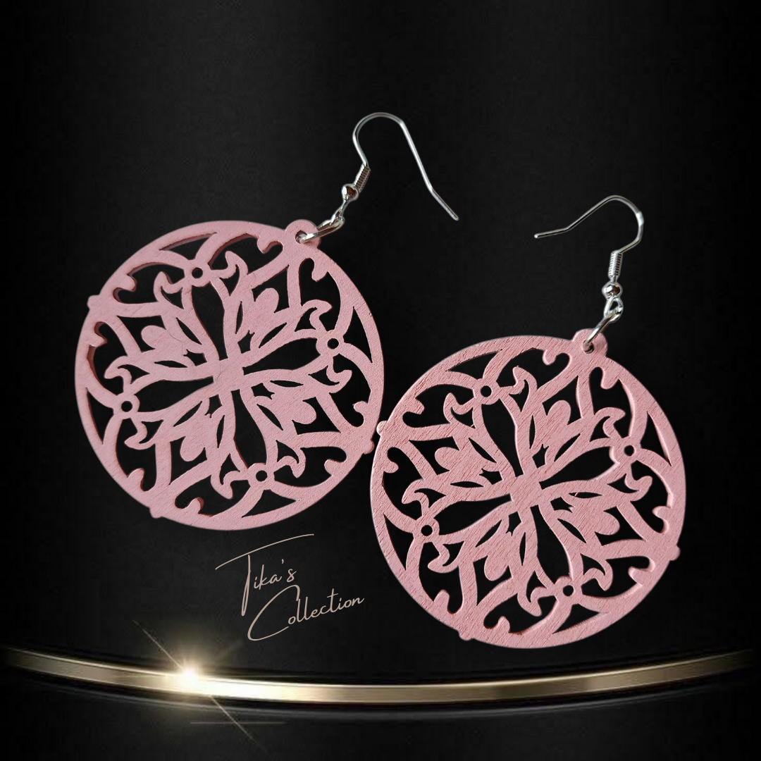 Houten oorbellen roze ~ Tika's Collection