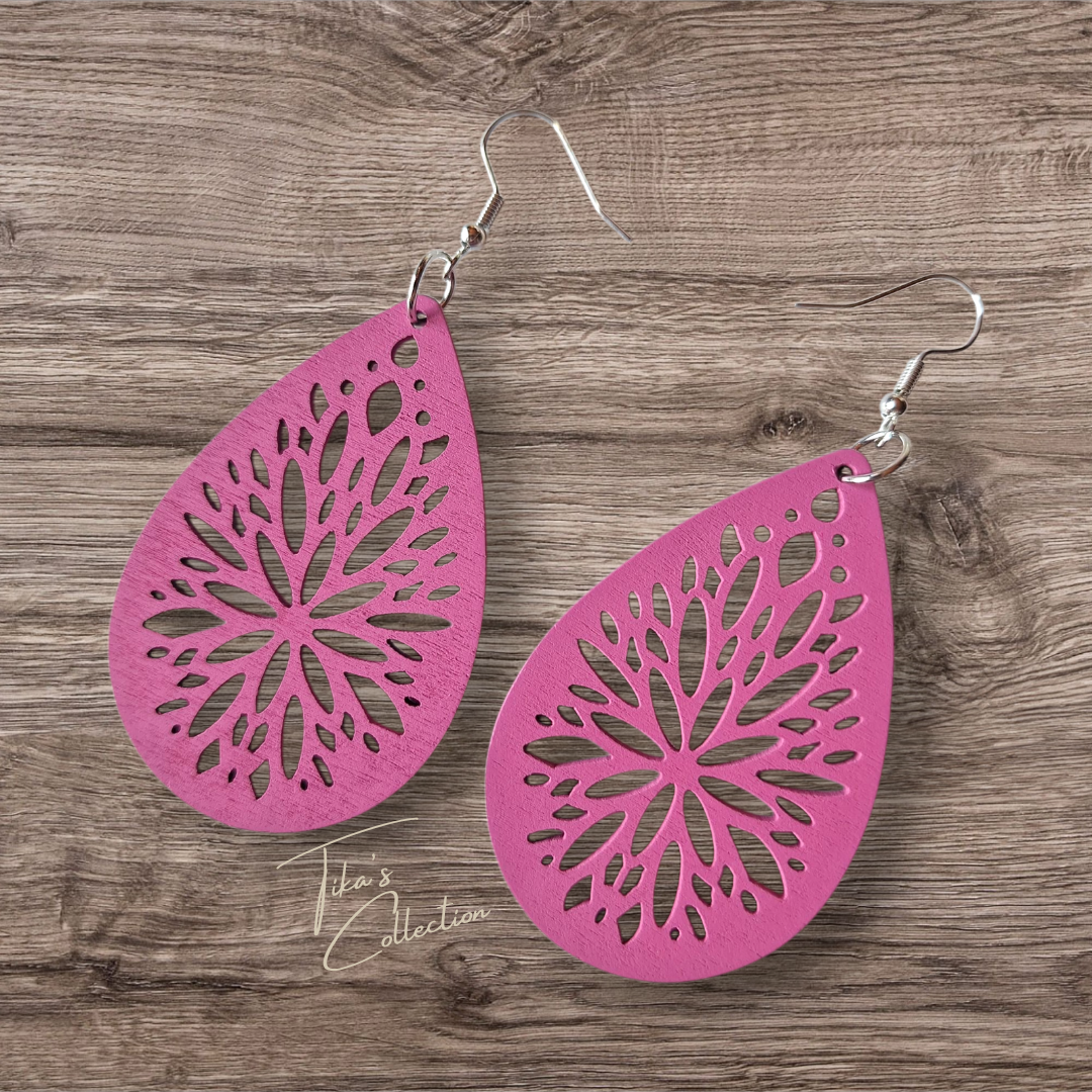 Houten oorbellen roze ~ Tika's Collection