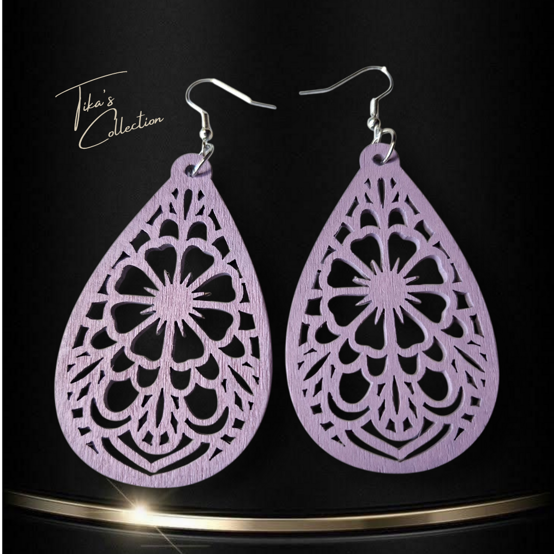 Houten oorbellen paars  ~ Tika's Collection