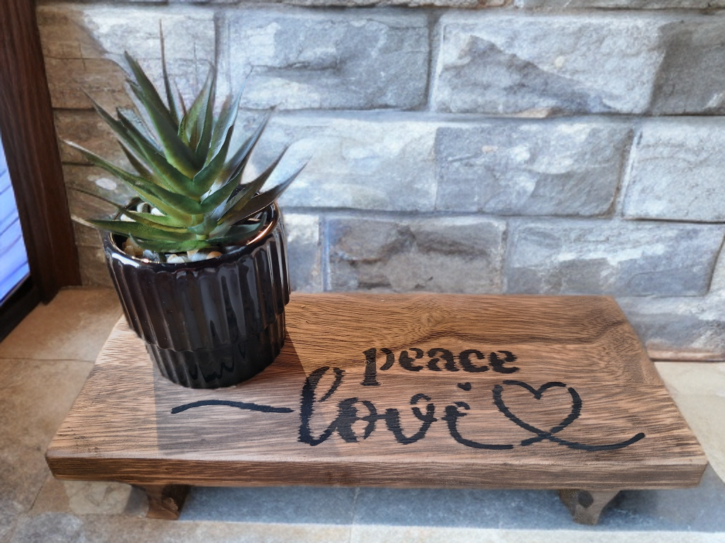 Houten tafeltje - peace love - Tika's Handmade Collection