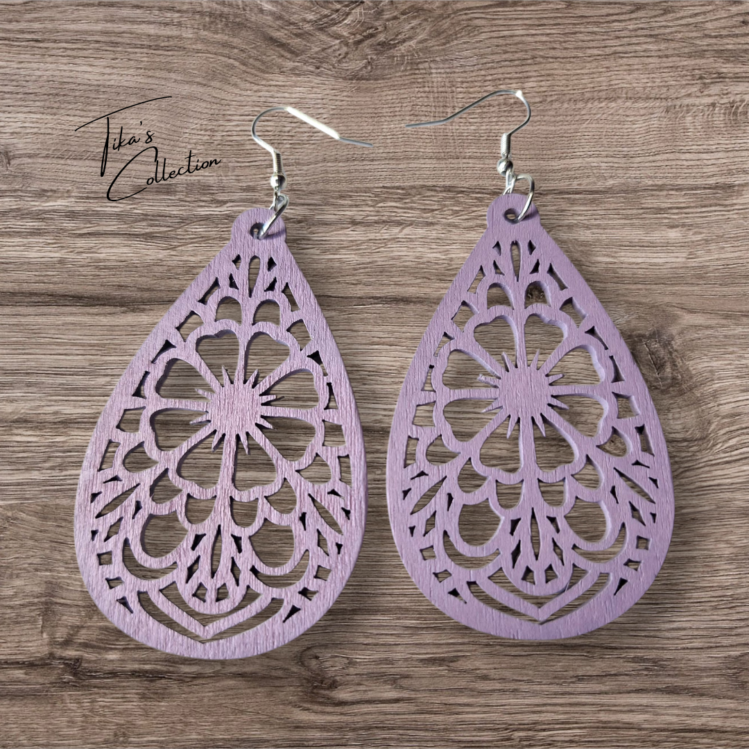 Houten oorbellen paars  ~ Tika's Collection