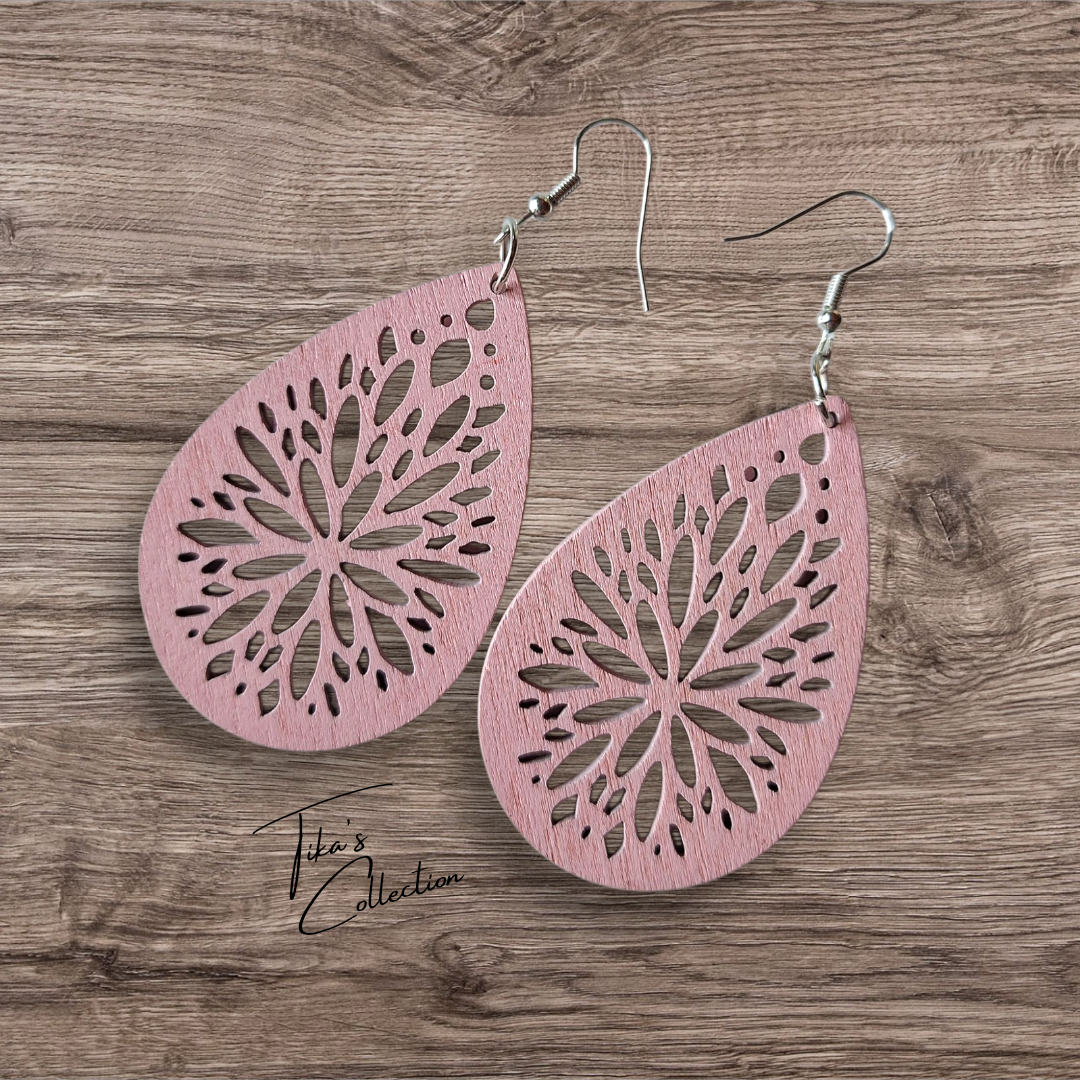 Houten oorbellen roze ~ Tika's Collection