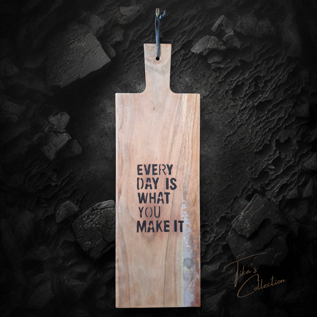 Serveerplank in hout ~ Every day is what you make it ~ Tika's Collection