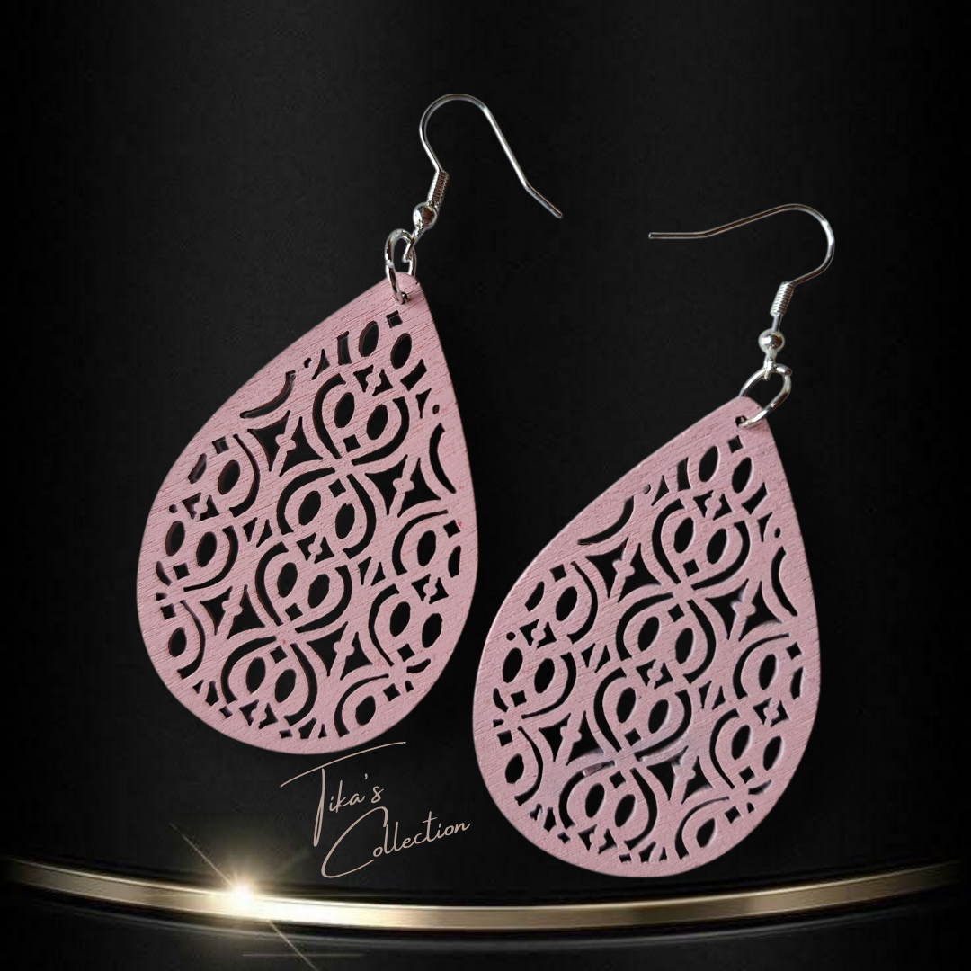 Houten oorbellen roze ~ Tika's Collection