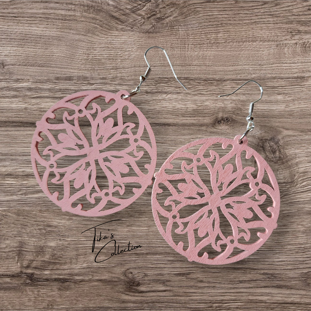 Houten oorbellen roze ~ Tika's Collection