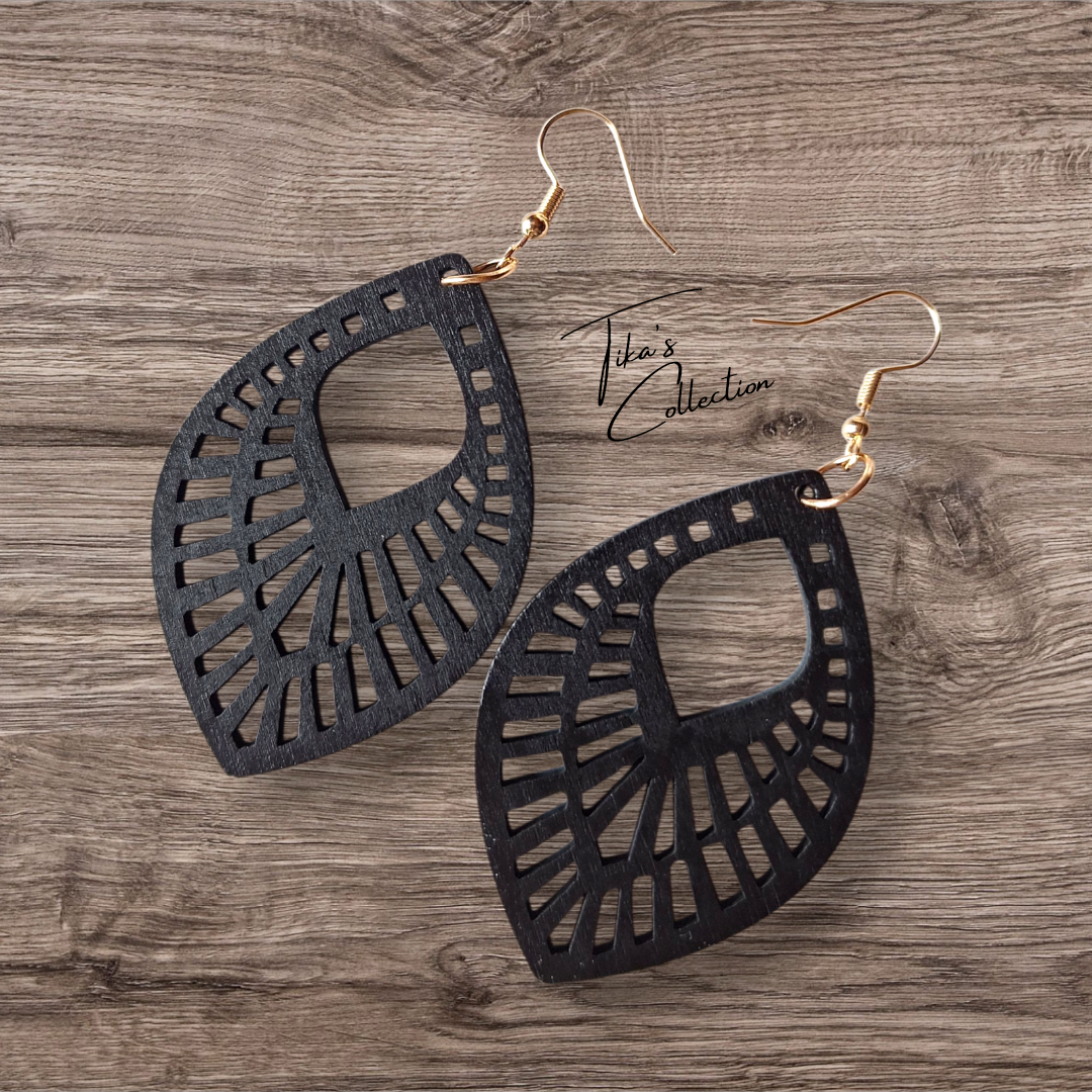 Houten oorbellen zwart ~ Tika's Collection