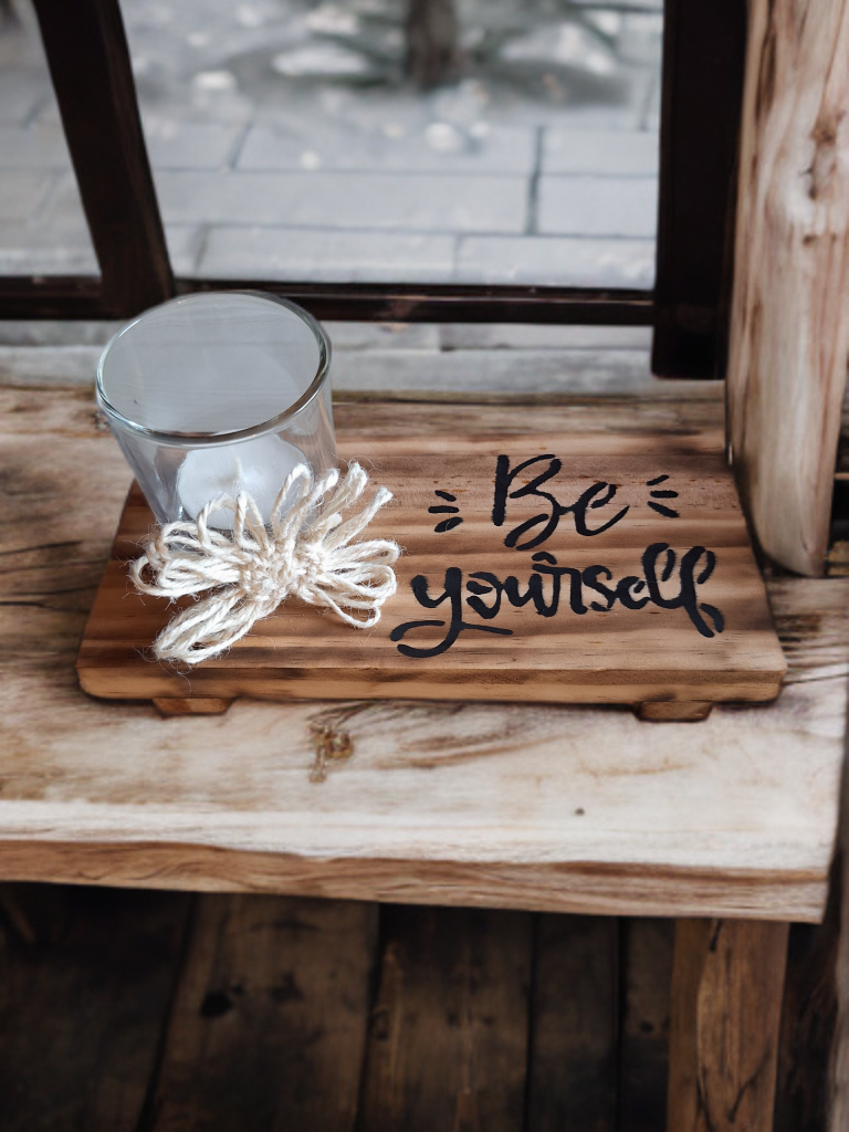 Decoratie tafeltje- Be yourself - Tika's Handmade Collection