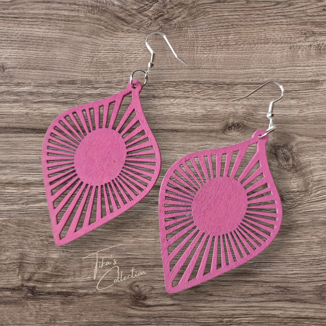Houten oorbellen roze ~ Tika's Collection