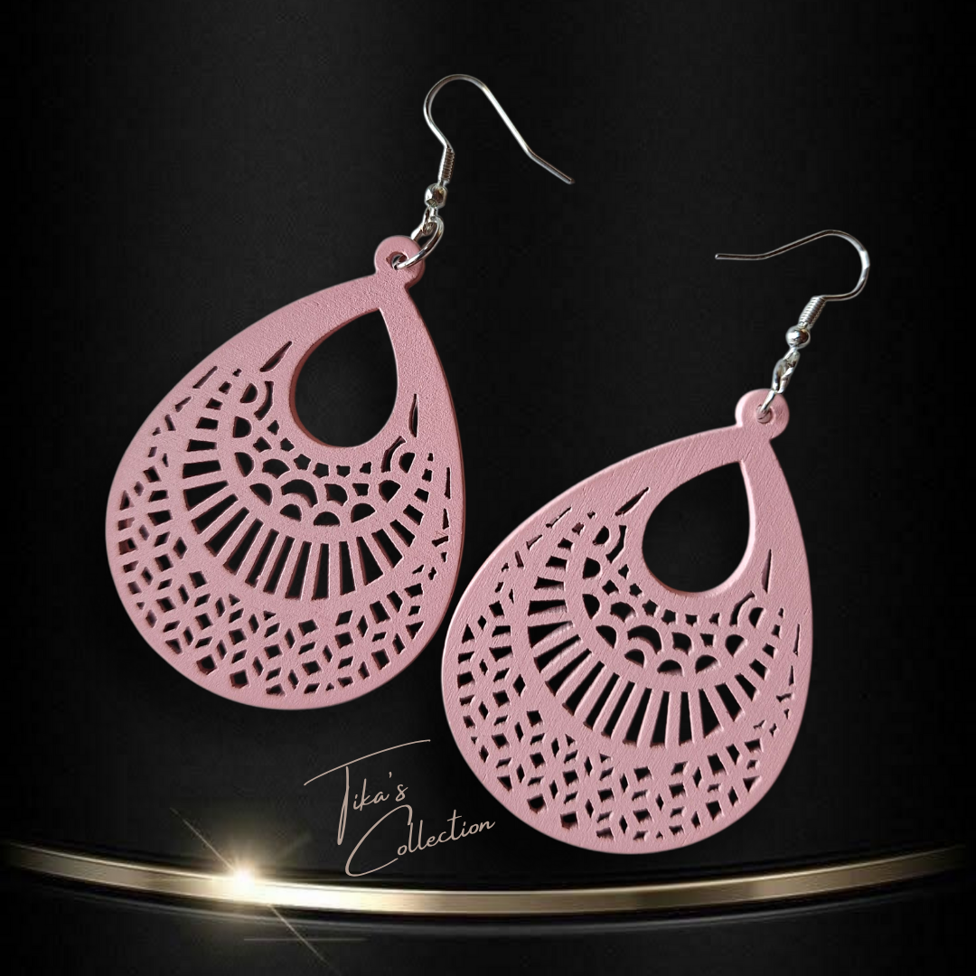 Houten oorbellen roze ~ Tika's Collection