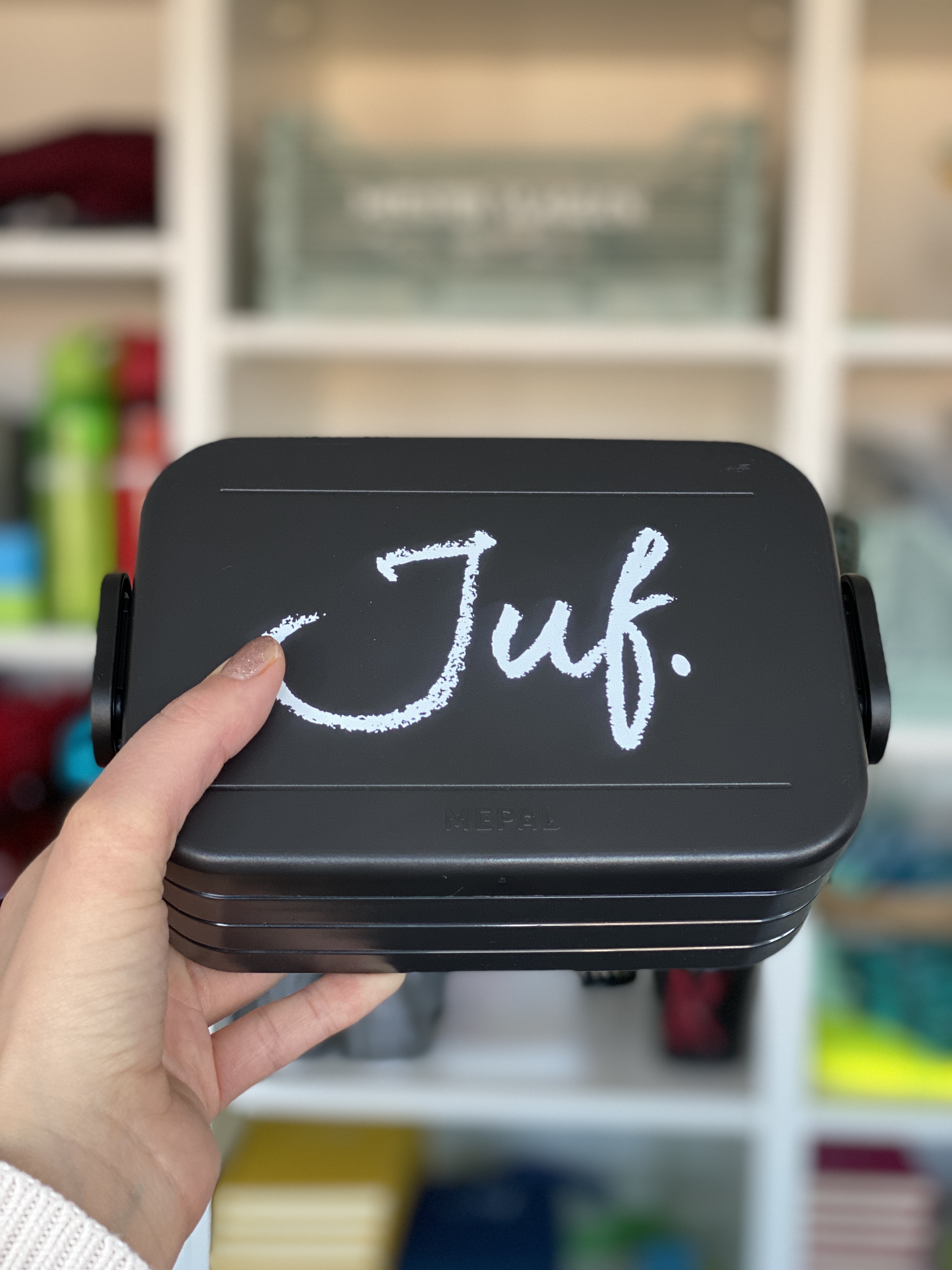 Zwart JUF. Lunchbox Krijt