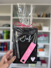 JUF. Cadeaupakket notitieboekje, pen en sleutelhanger zwart/roze
