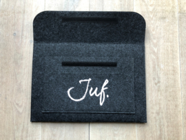 Donkergrijs JUF. Vilten Laptop Hoes Krijt tot 15,6 inch