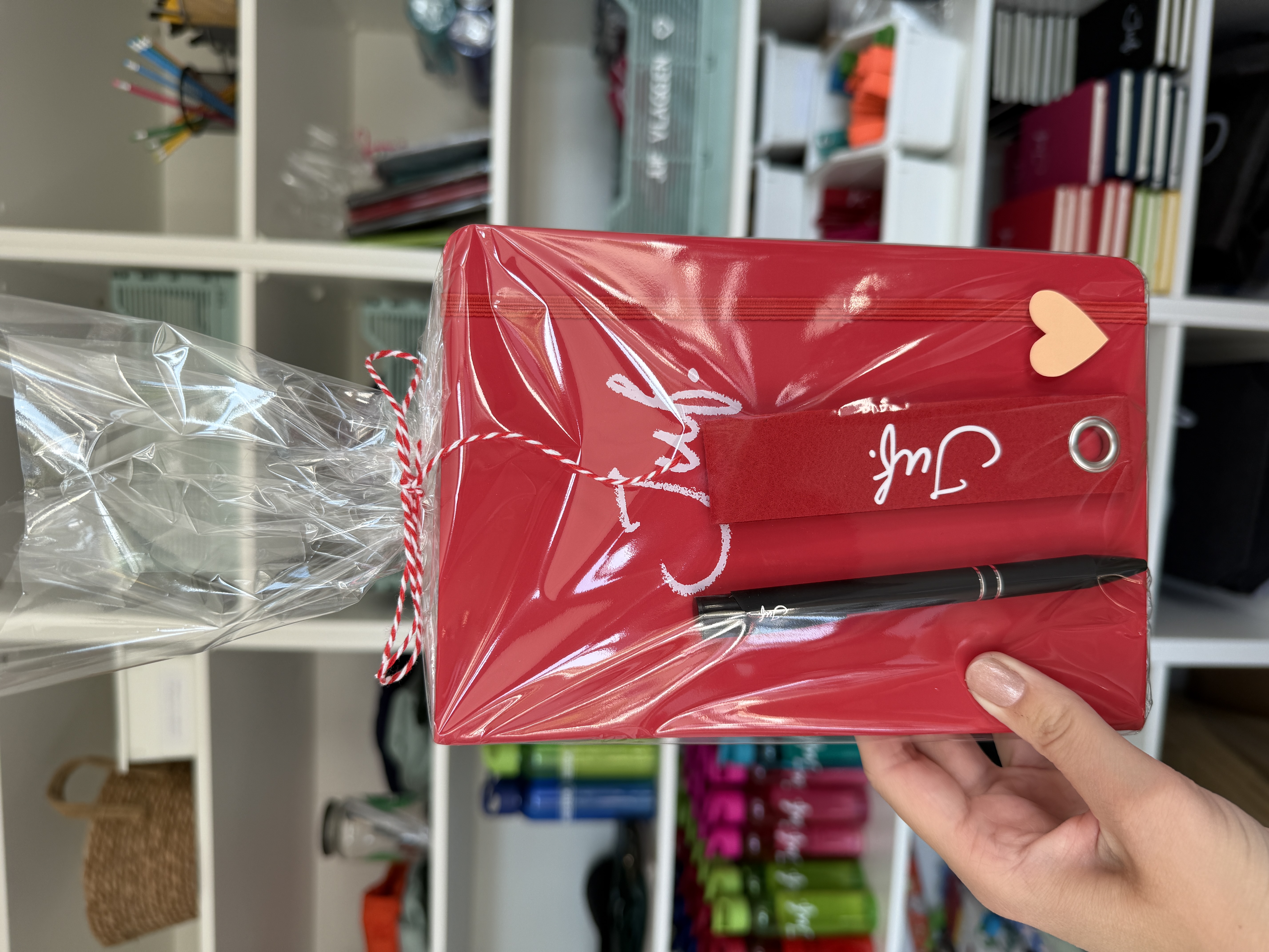JUF. Cadeaupakket notitieboekje, pen en sleutelhanger rood/zwart