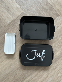 Zwart JUF. Lunchbox Krijt