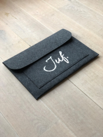 Donkergrijs JUF. Vilten Laptop Hoes Krijt tot 15,6 inch