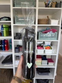 MEESTER. Cadeaupakket waterfles en keycord zwart