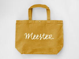 Okergeel MEESTER. Canvas shopper Krijt