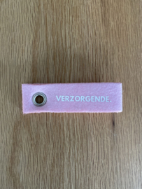 Lichtroze VERZORGENDE. Vilten Sleutelhanger