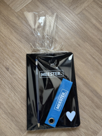 MEESTER. Cadeaupakket notitieboekje, potlood en sleutelhanger zwart/blauw